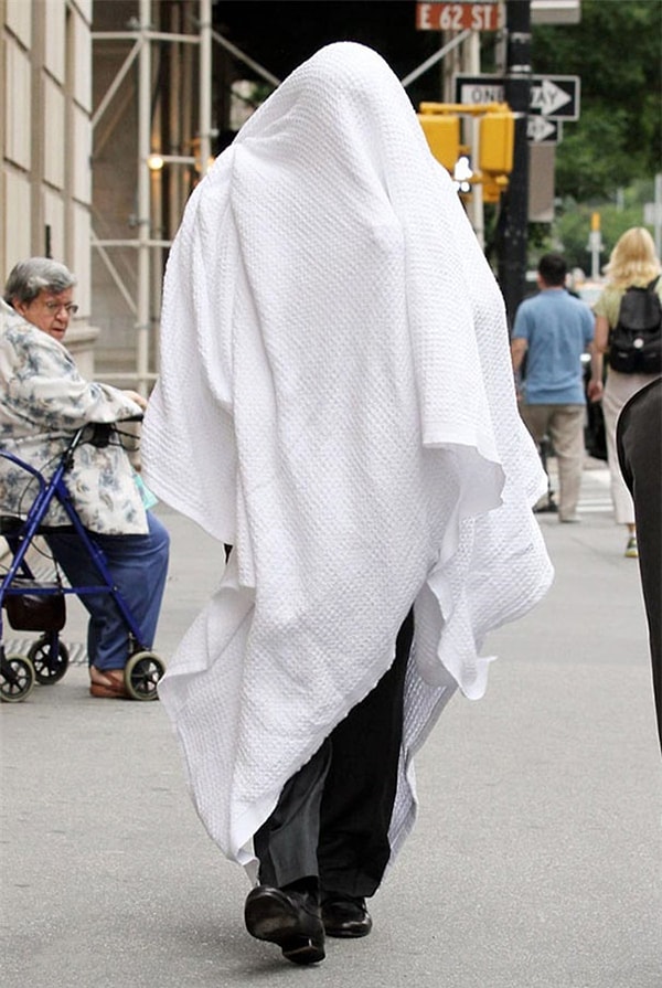 1. Это белое одеяло на самом деле Алек Болдуин