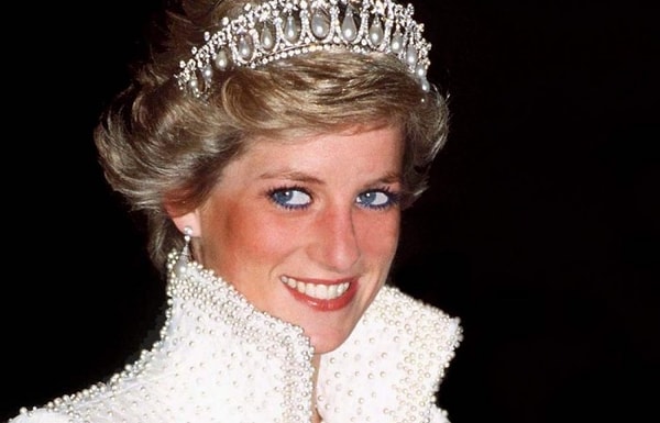 10. Диана не любила носить диадемы.