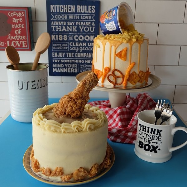 12. Торт с жареной курицей и его братан с разными снеками