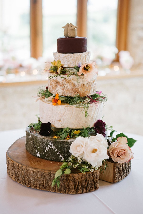 13. И, наконец, еще один очаровательный сырный тортик с мышками на верхушке