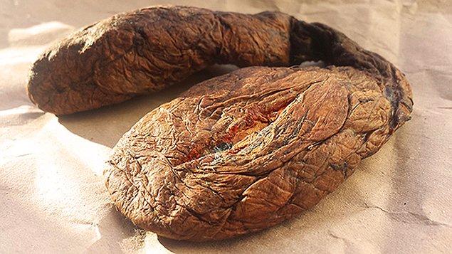 10. Bazı hazır bisküvi ve kurabiyelerde kullanılan kastoryum maddesi (kunduz yağı), kunduz bağırsağından yapılıyor.