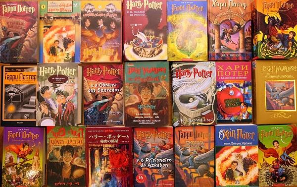 Harry Potter ve Felsefe Taşı'nın ilk baskısı yalnızca İngiltere'de iki yıl içinde 300.000 adet satıldı.