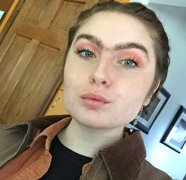 4. Вообще кампания - новый способ отметить то, что естественная красота бровей наконец-то вышла в люди!