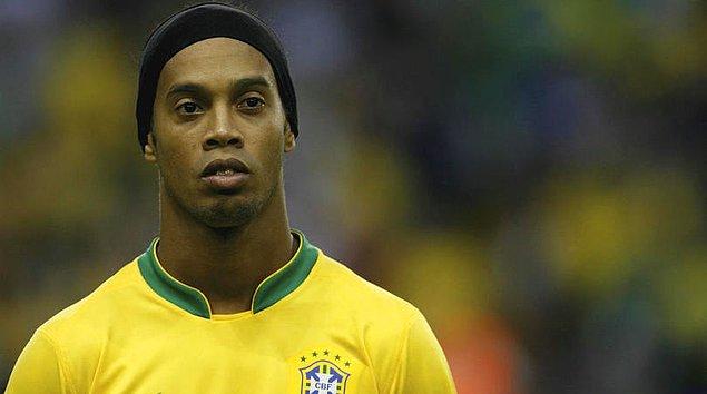 9. 2002 Dünya Kupası’nın ardından Real Madrid başkanı, Ronaldinho’nun transferini “çirkin olduğu” gerekçesiyle iptal etti.