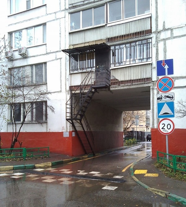 7. Когда ты слишком пафосен, чтобы заходить в квартиру через подъезд!