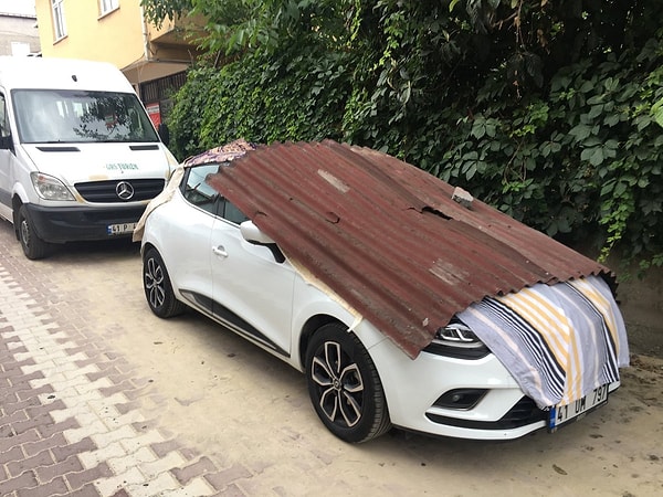 9. И пускай дом теперь без крыши, зато авто целое)