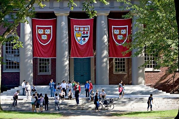 En yüksek SAT skorunun 1600 olduğunun notunu düşersek Harvard Üniversitesi 1500'e yakın bir skor talep ediyor. Peki bu skoru alan öğrenciler ne dinliyordu?