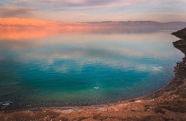 11. Плавая в Мертвом море. Алин Фортуна. Риу-Гранди-ду-Сул, Бразилия