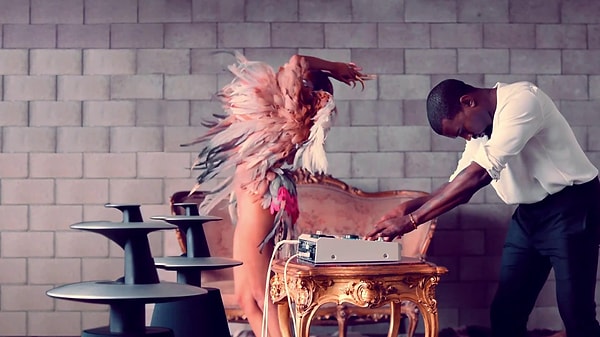 4. В первую двадцатку вошла композиция "Runaway" Канье Уэста