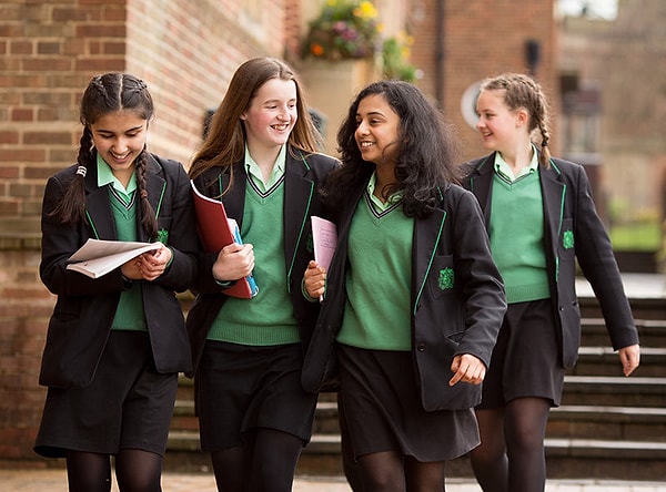 5. «Я зашла на сайт школы и увидела объявление, что с сентября все новые ученики будут обязаны носить брюки, а с 2019 года этому правилу должны подчиниться все учащиеся. При этом нам об этом даже никто не говорил и не спрашивал, что мы думаем по поводу такого правила», — возмущается родительница.