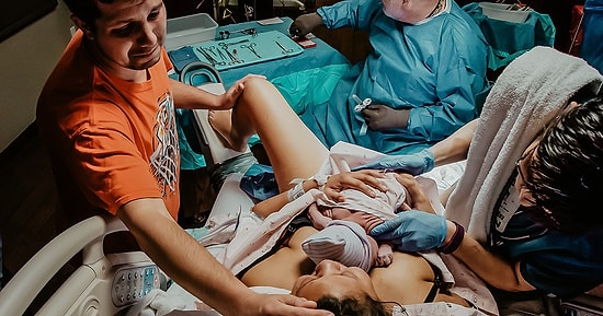 Фотограф запечатлел отца, плачущего при рождении сына, но тот ответил, что плакал совсем по другой причине