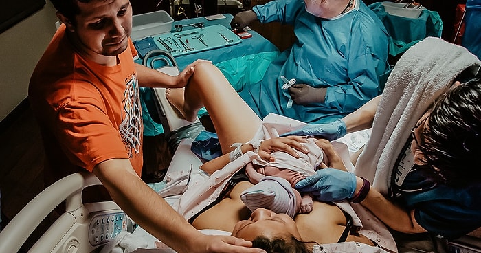 Фотограф запечатлел отца, плачущего при рождении сына, но тот ответил, что плакал совсем по другой причине