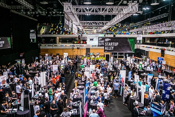 Вы, конечно, сразу подумаете о веселых и шумных студенческих городах, где все гуляют до утра.