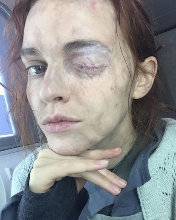 13. Вот еще один потрясающий грим, на этот раз со съемок "Рассказа служанки"