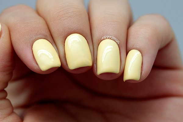 Вам следует сделать выбор в пользу жёлтого лака 💛