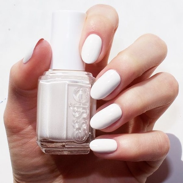 Вам следует сделать выбор в пользу белого лака 💕