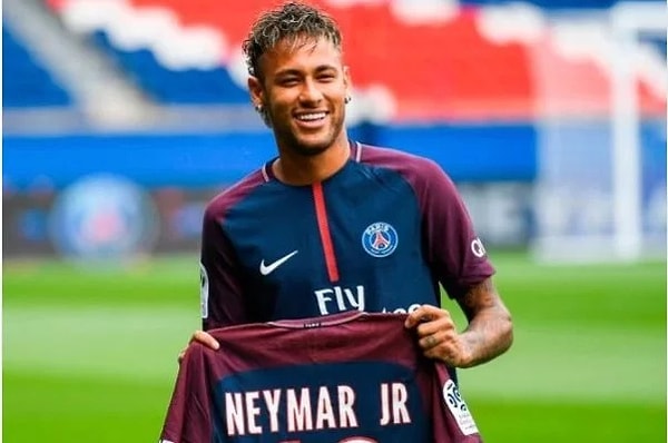 3. Бразильская пресса окрестила Неймара "Новым Робиньо" за похожий стиль игры.