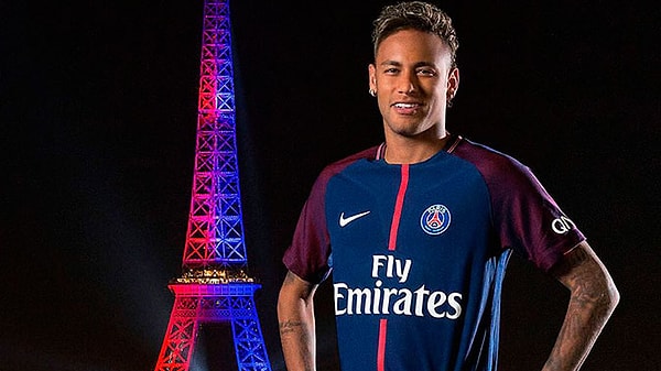 9. В 2017 году французский клуб "Пари Сен-Жермен" выкупил Неймара за рекордные 222 миллиона евро. Таким образом он стал самым дорогим футболистом в мире.