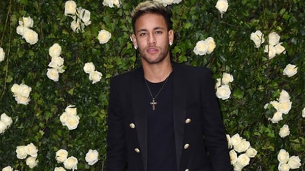 15. Неймар - лицо множества брендов. Контракты с ним заключили Nike, Sony, Red Bull и другие известные фирмы.