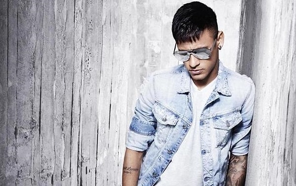 18. В 2013 году Неймар снялся в одном из эпизодов бразильского сериала "Любовь к жизни".