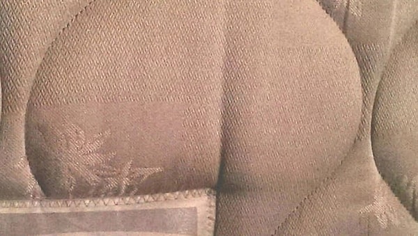 11. Даже матрас может быть неприличным...