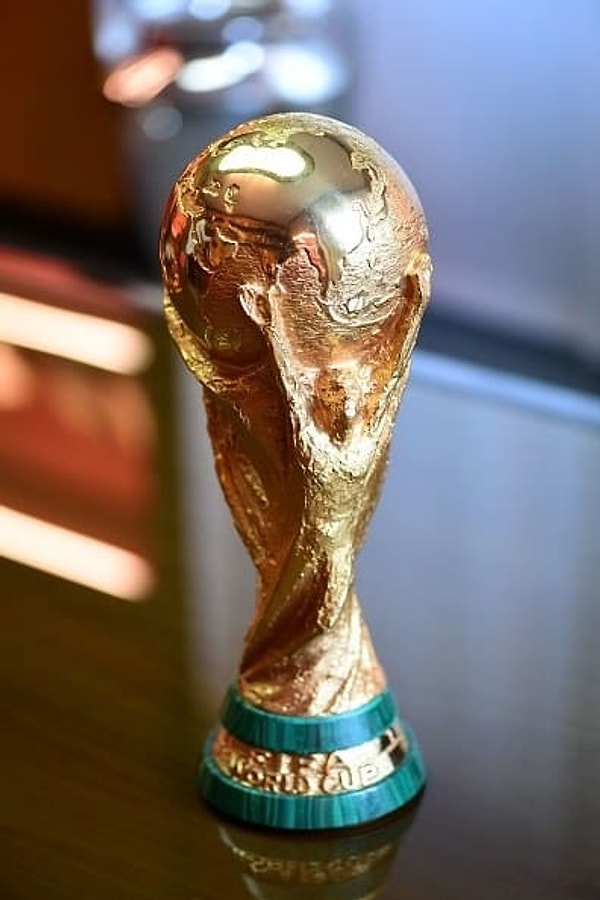 10. Именно по этой причине оригинальный кубок больше не отдают сборной-победителю насовсем.