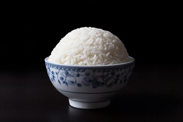 3. Pirinç, tüketilmesi ve sindirilmesi kolay bir karbonhidrat kaynağıdır.
