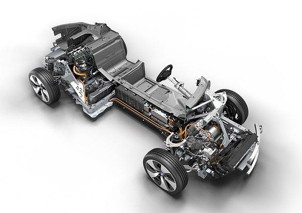 Yakın zamanda güncellenmiş olan BMW i8,  sürücülere spor otomobil performansı sunarken aynı zamanda daha küçük modellerden beklenen yakıt tüketim değerlerine sahip!