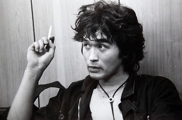 7. "Смерть стоит того, чтобы жить. А любовь стоит того, ...", - Виктор Цой