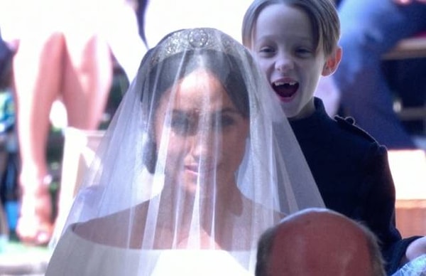 8. И даже королевская свадьба не обошлась без подобного рода снимков: