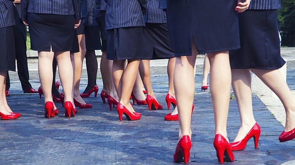 2. В некоторых местах этой страны запрещено носить каблуки