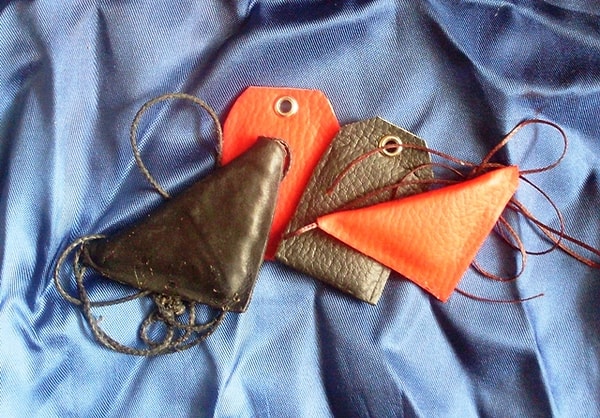 10. Если вы найдёте странный и незнакомый вам амулет где-нибудь в доме, вы испугаетесь?