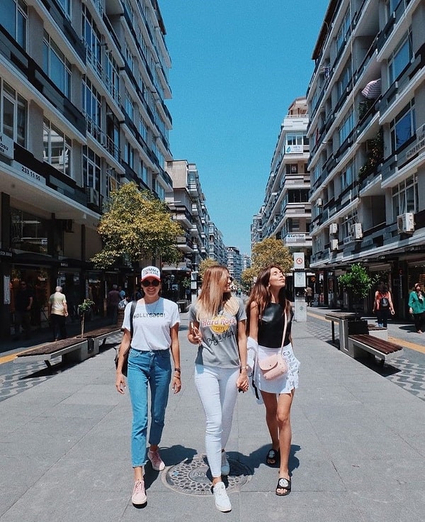 Итак, что делают эти милые русские девушки в турецком городе Самсун?