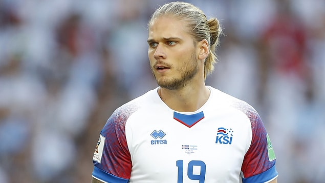 12. Rurik Gislason'un yakışıklılık puanı kaç?