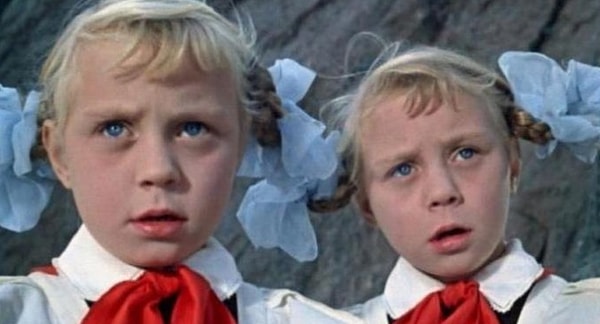 7. Ольга и Татьяна Юкины, «Королевство кривых зеркал»