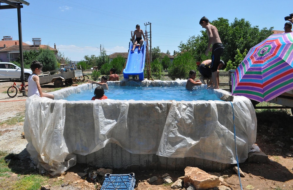 İmkânsızlıklar Nedeniyle Tatile Gidemeyen Çocukların Gülümseten Hikâyesi ve El Yapımı 'Aquapark'