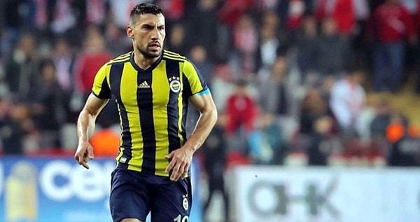 Mesajı atan da Fenerbahçeli futbolcu Şener Özbayrak. Kendisi takımda sağ bek olarak görev yapıyor.