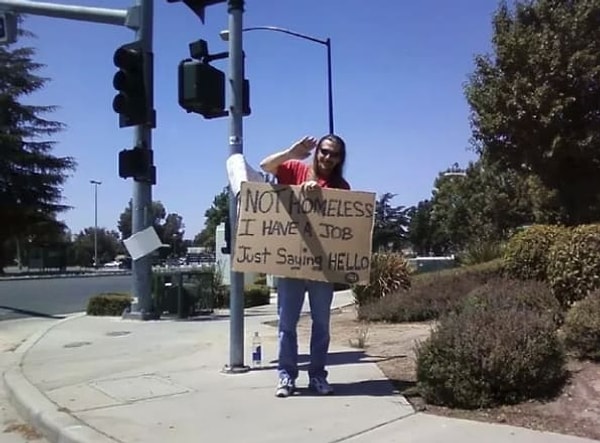 9. «Я не бездомный, и у меня есть работа. Я просто хотел сказать «Привет» 👋