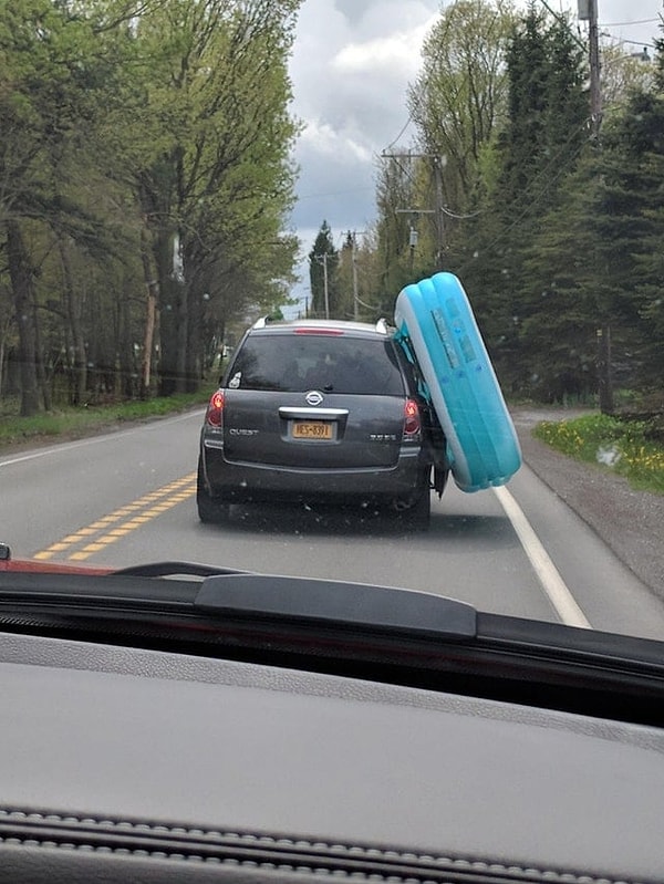 5. Товарищ, а вот вам в голову не приходило, что надувной бассейн можно как бы и сдуть?