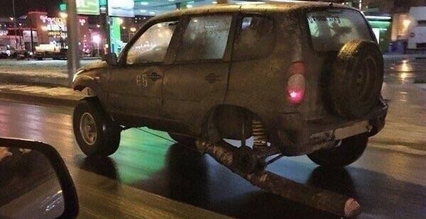 10. Похоже на авто из "Миссия невыполнима" ну или на тачку из самых страшных снов