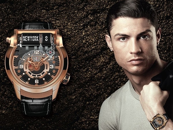 16. Также у него на руке были замечены часы от Jacob & Co. за 160 тыс. долларов: это плюс рекламного сотрудничества с компанией