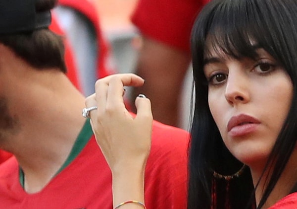 25. Присмотритесь получше, кольцо и правда не из маленьких