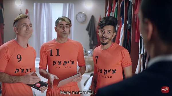 31. Кстати, не все ролики, в которых он снимается, крутые и сексуальные. Например, есть странная реклама для израильской телекоммуникационной компании