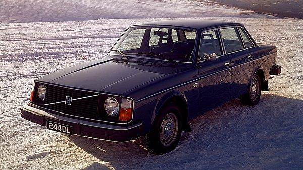 6. 70’li yıllarda Kuzey Kore İsveç’ten 1000 adet Volvo satın aldı fakat parasını ödemedi. İsveç halen arabaların faturasını belirli aralıklarla Pyongyang’a gönderiyor ve ödeme yapılmasını bekliyor.