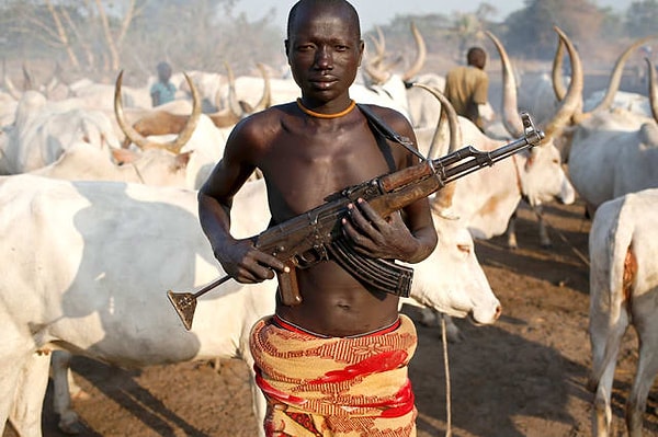 2. Сегодня по всему миру существует около 100 млн экземпляров автомата Калашникова.