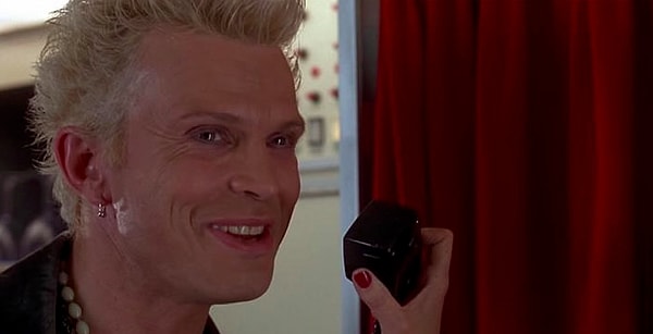 6. Билли Айдол 👇