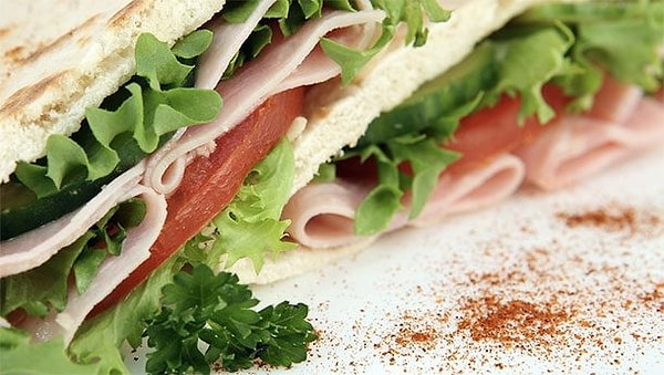 4. "Смотрю, как ты делаешь мне сэндвич, чтобы я смог справиться сам, когда ты умрешь”