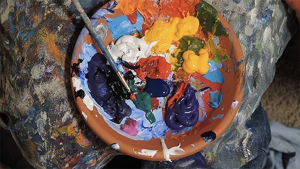 8. Бабушке: "Эта мама нравится мне больше, чем предыдущая. Та заперла меня в комнате, я выпила немного краски и умерла.”