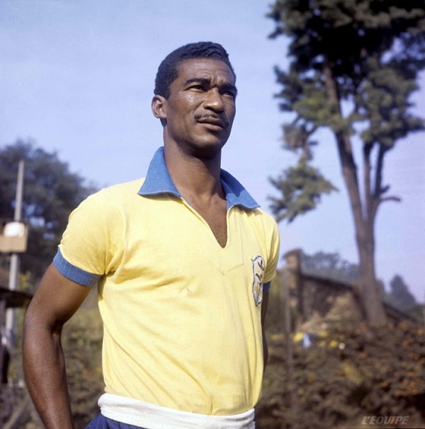 8. Узнали футболиста?