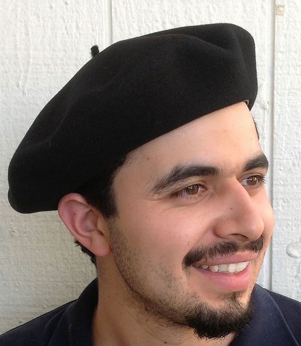 1. Как называется этот головной убор?